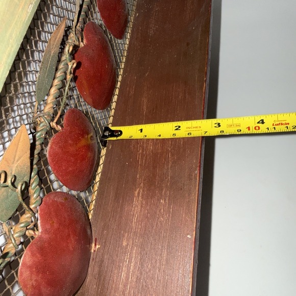 Vintage Ganz Distressed Wood Red Metal Apple Shelf w 3 Hanging Pegs Wire Mesh - Picture 14 of 14